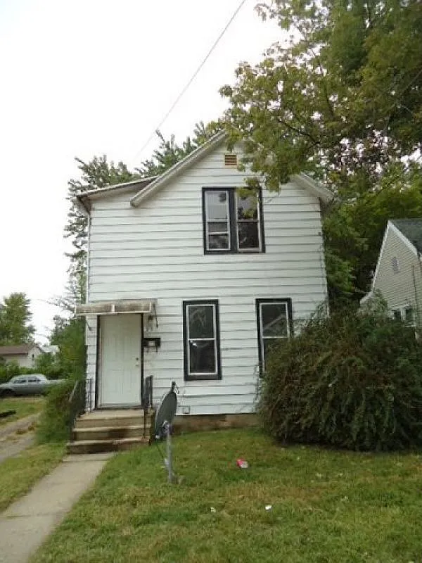 1911 N Bigelow St photo 1