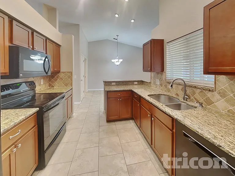 10752 Carloway Hills Dr — Photo 8