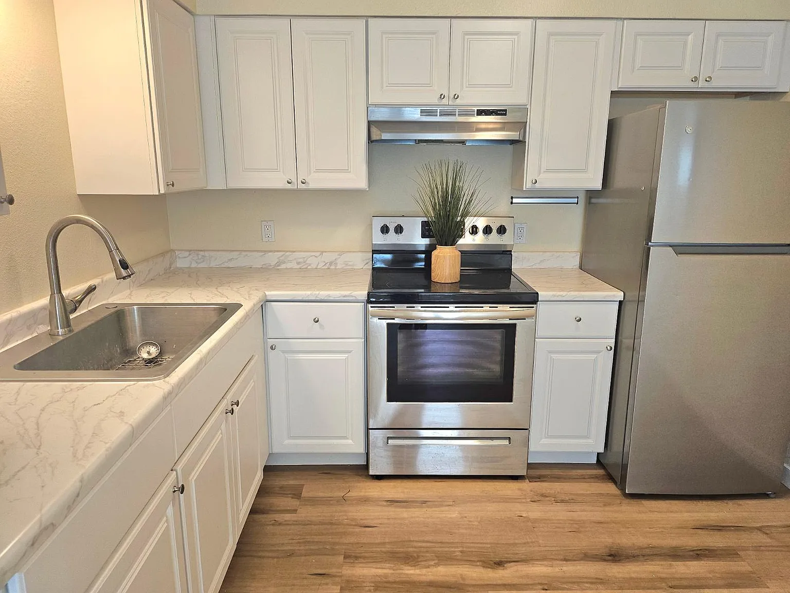 2 bed, 830 sqft, $1,295 — Photo 3