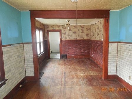 2nd image of 828 N Hill St