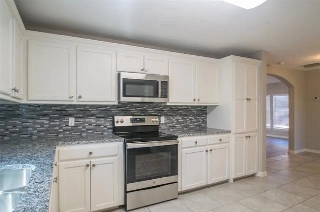3 bed, 1140 sqft, $1,575 — Photo 4