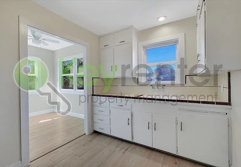 1119 Lochbrae Rd #1 — Photo 14