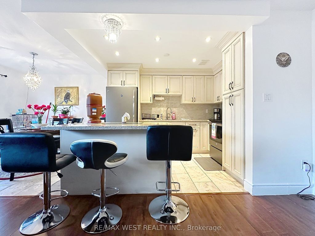 800 Kennedy Rd #206, Toronto, ON - More