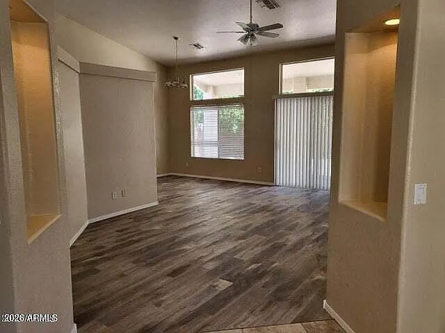 1038 N Columbus Dr — Photo 6