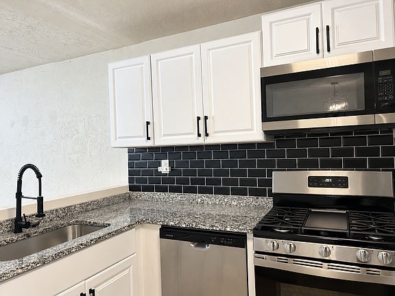 3rd image of 27 Montclair Dr
