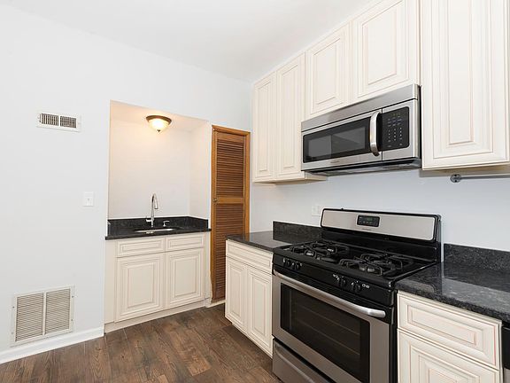 5th image of 2539 W Walton St #1