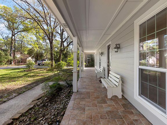 3rd image of 1 Cape Chestnut Dr