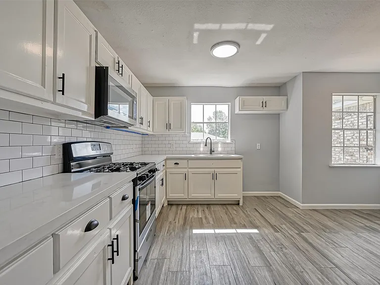 8623 Valley Forest Dr — Photo 16