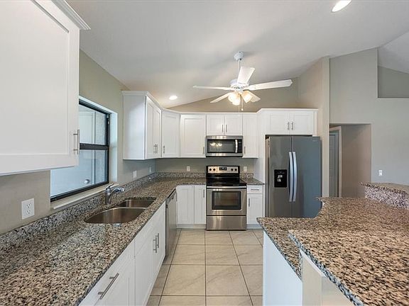 3rd image of 2100 SW 41st St