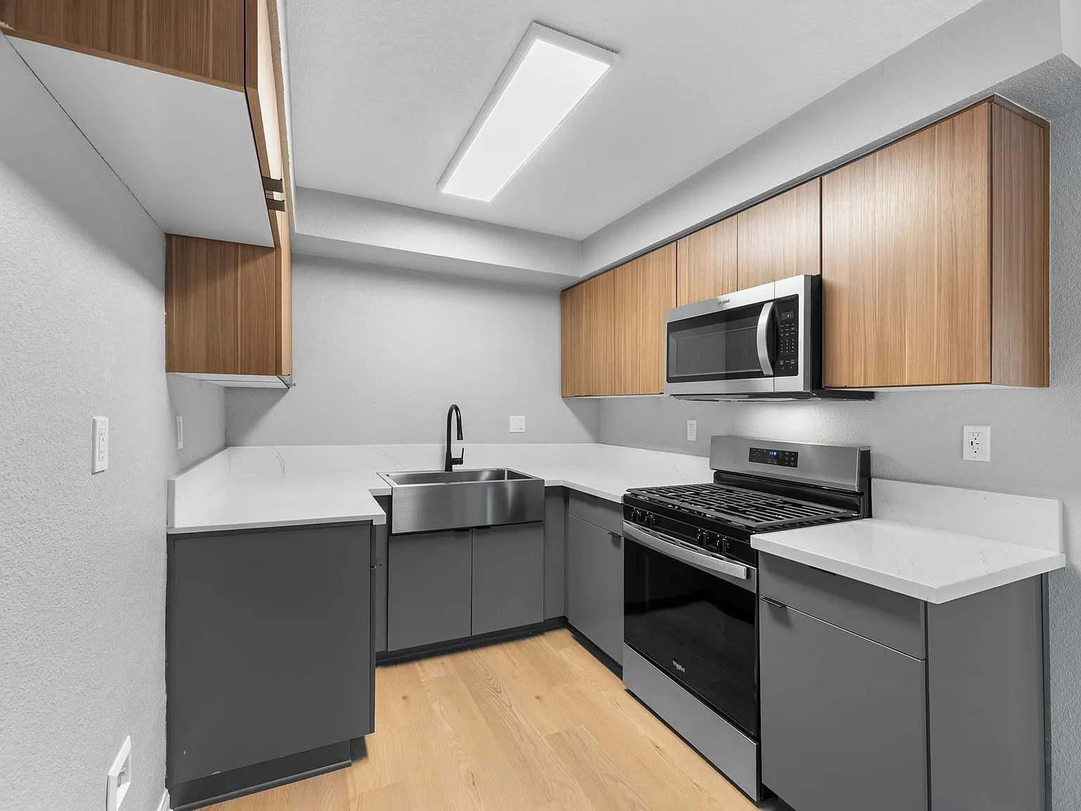 The Courtyards Apartment Homes — Photo 1