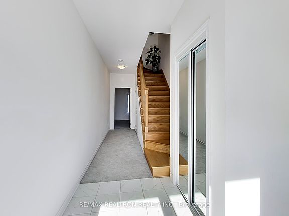 4th image of 11 Inverary Cres