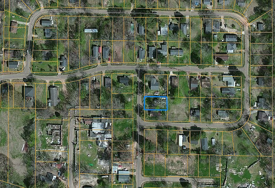 2nd image of 180 Red Oak St
