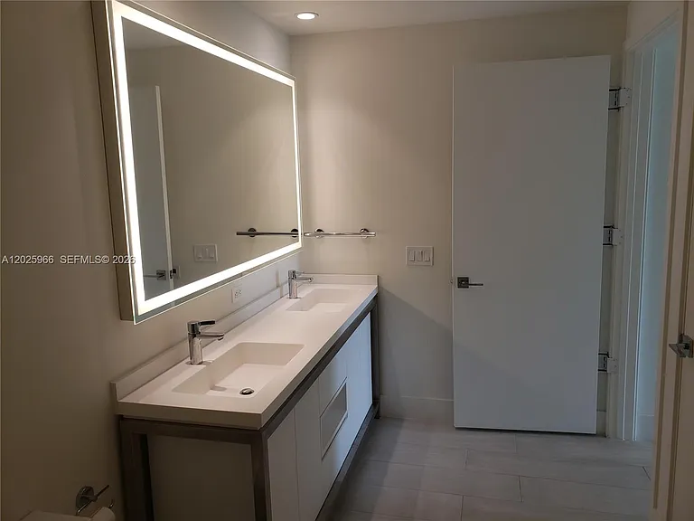 2000 Metropica Way #1607 — Photo 7