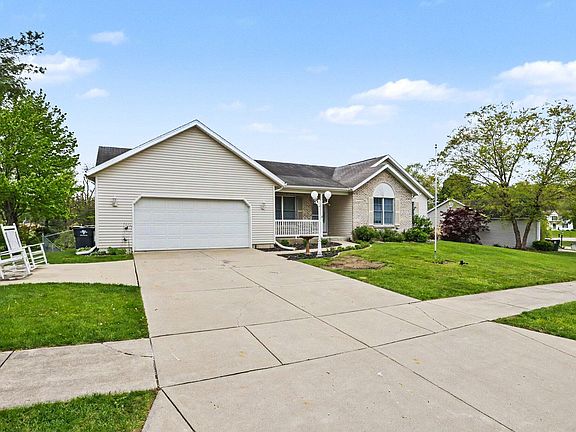 3rd image of 703 Ottawa Ct