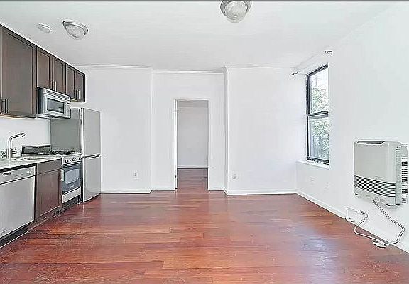 3rd image of 201 E 2nd St APT 4a