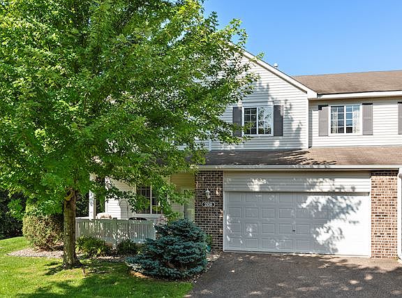 4th image of 208 River Woods Dr W