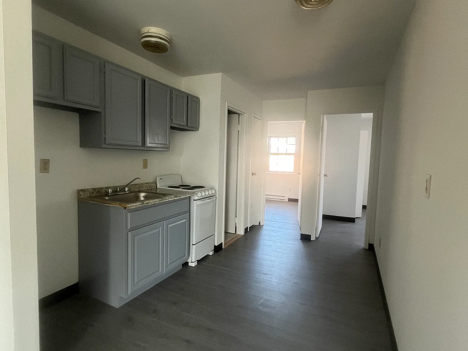 3 bed, 1200 sqft, $2,400 — Photo 3