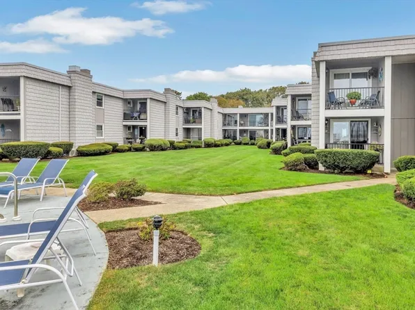112 Old Wharf Rd APT E1, Dennis Port, MA 02639