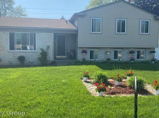 43339 Cambridge Dr, Sterling Heights, MI