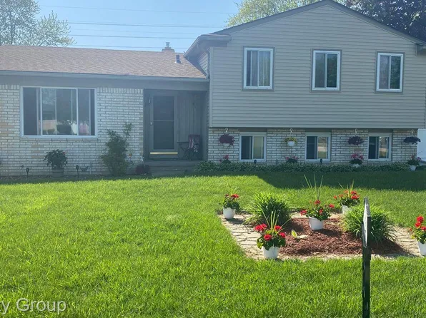 43339 Cambridge Dr, Sterling Heights, MI 48313