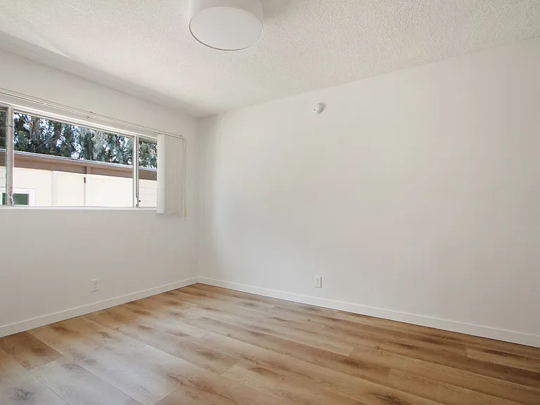 11615 Darlington, Prime Brentwood, Steps to San Vicente — Photo 11