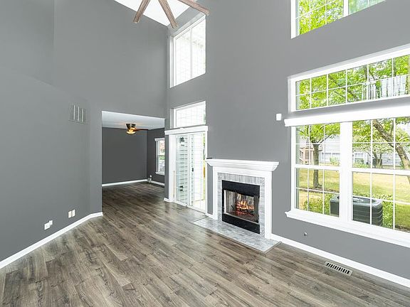 3rd image of 2286 Foxmoor Ln