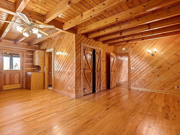 33rd image of 388 Patty Rd