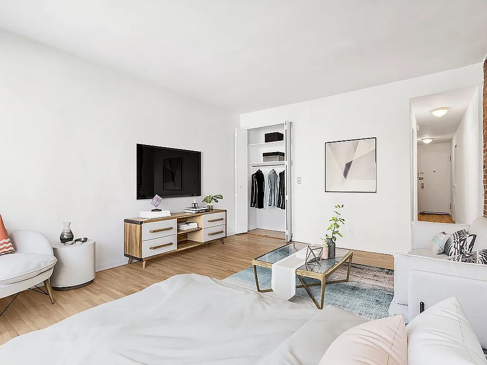2nd image of 29 W 84th St Unit Penthouse 5b
