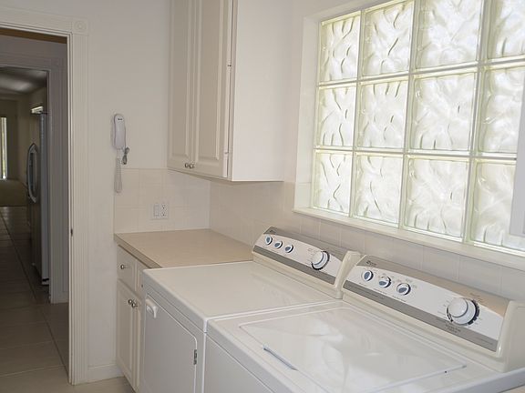 5th image of 10877 SW Elsinore Dr #1