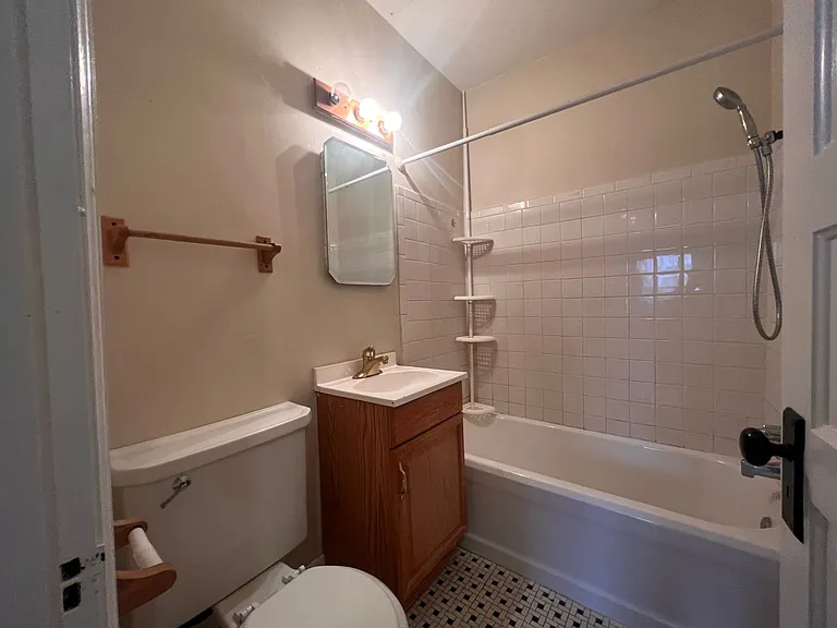 1830 N Oakland Ave — Photo 11
