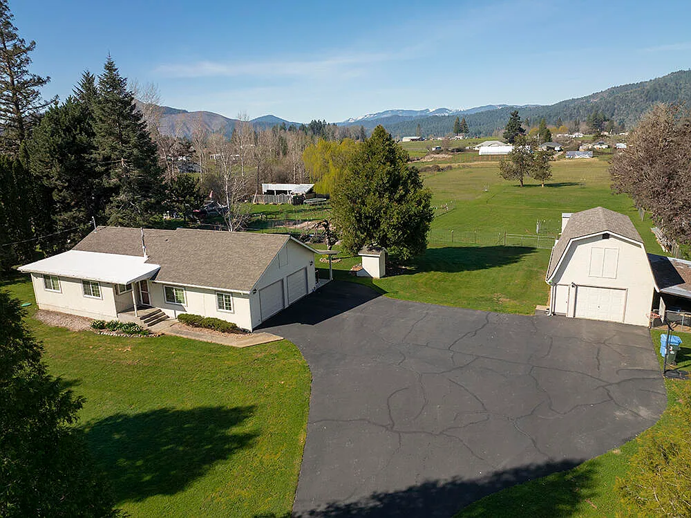 2908 Woodland Park Rd photo 1
