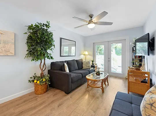 2 bed, 646 sqft, $4,000 — Photo 3