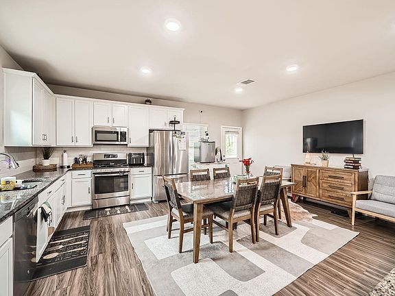 3rd image of 17233 Casanova Ave