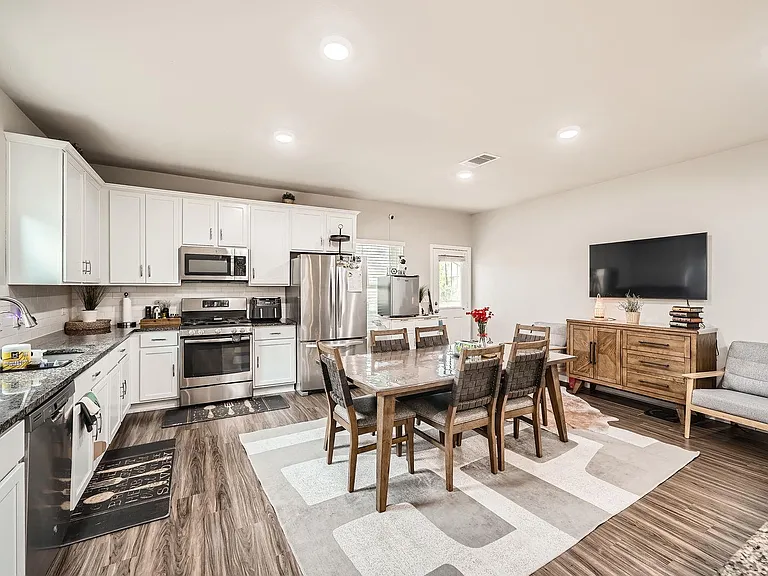 17233 Casanova Ave — Photo 3