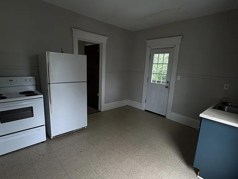 203 Maryland Ave SW — Photo 3