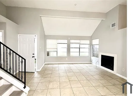3 bed, 1223 sqft, $1,899 — Photo 1