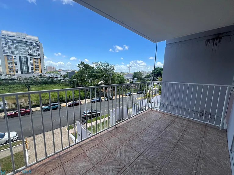 1026 Avenue Luis Vigoreaux #4C — Photo 4