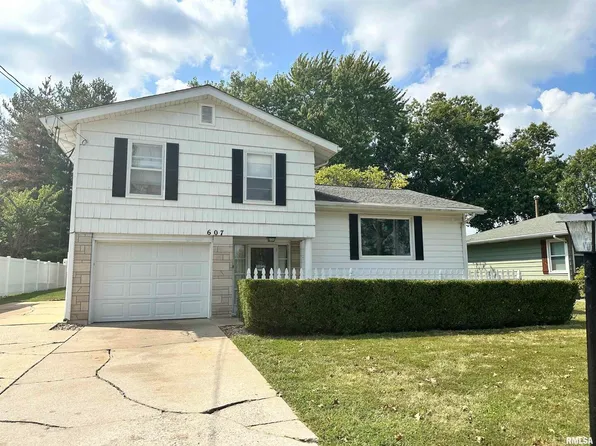607 W Spring St, Anna, IL 62906