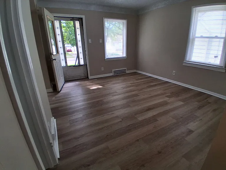 19176 Grandville Ave — Photo 2