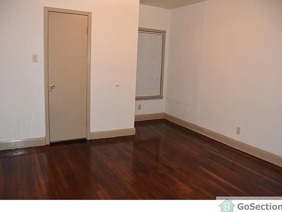 5th image of 1840 Roberts St