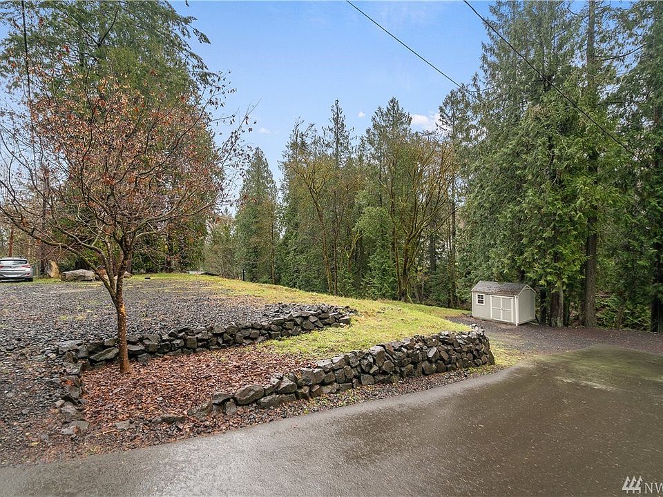 1st image of 2020 Island Dr NW