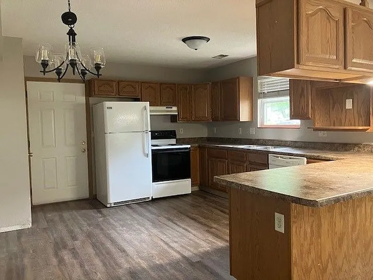 362 Wilmot Ave — Photo 5