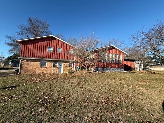 2nd image of 8 Pine Ridge Ln