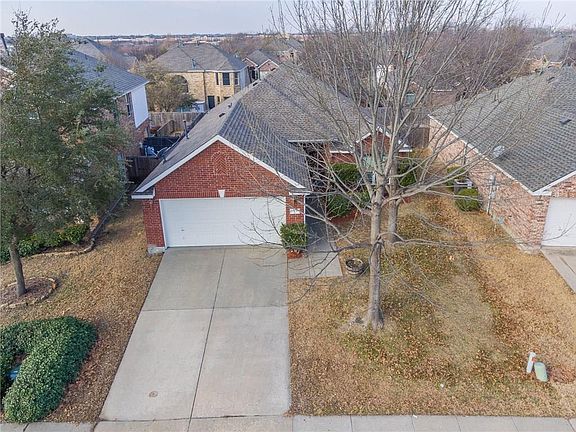 2nd image of 2704 Travis Dr
