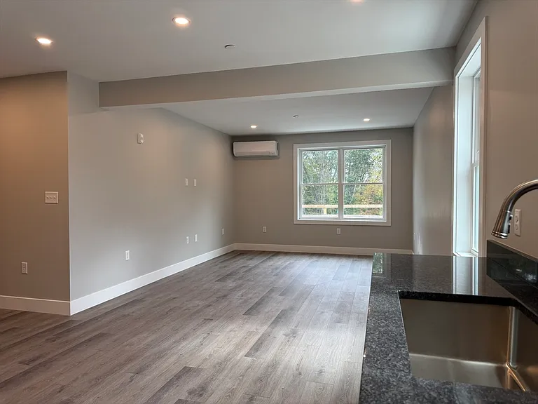251 Sladen St #207 — Photo 7