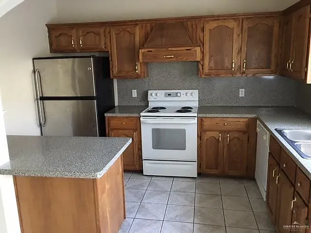 2714 Melanie Dr — Photo 6