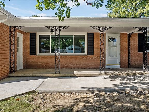 2nd image of 1432 Silver Ln