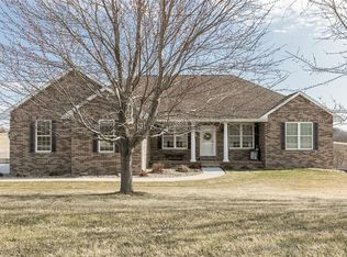9882 Dutch Creek Dr, Anamosa, IA 52205