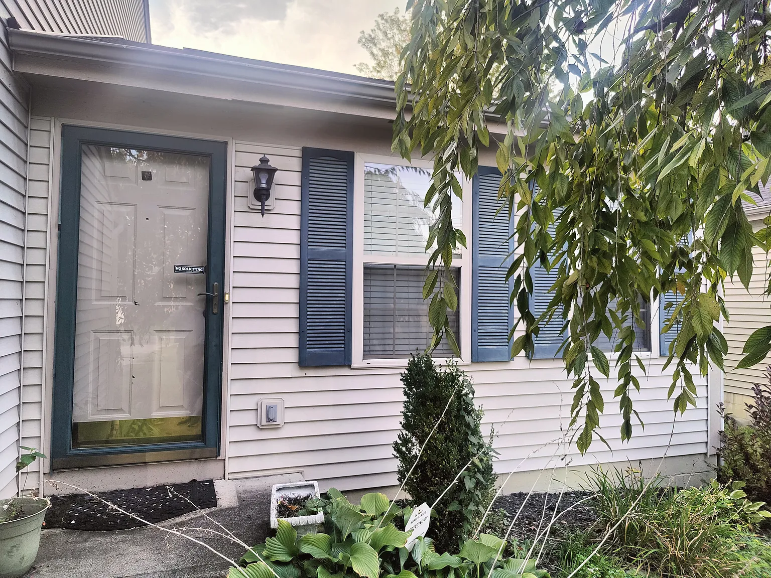 3 bed, 2.5 bath, 1473 sqft, $2,300 — Photo 2