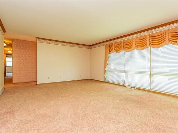 5th image of 520 Sunrise Dr